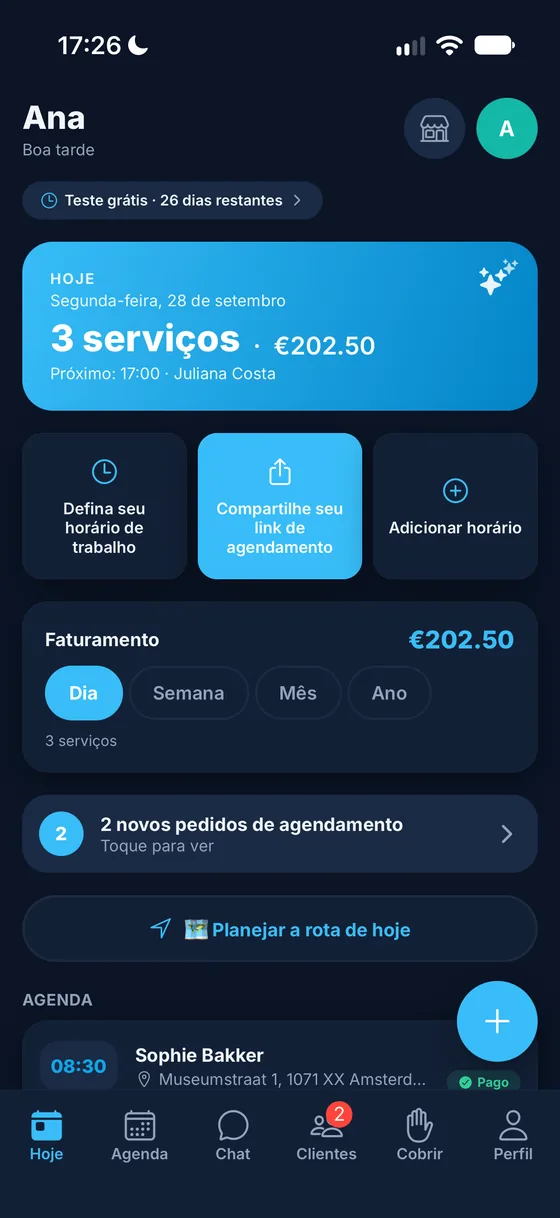 Screenshot of the Sprivo iPhone app, in Brazilian Portuguese: the Today screen with the day’s jobs and income, two new booking requests and the agenda.